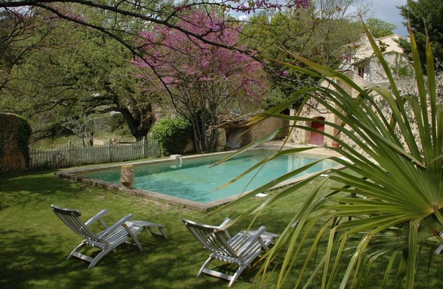 Gite de l'Orangerie à 3 km de Lourmarin (Luberon) jusqu'à 15 personnes
