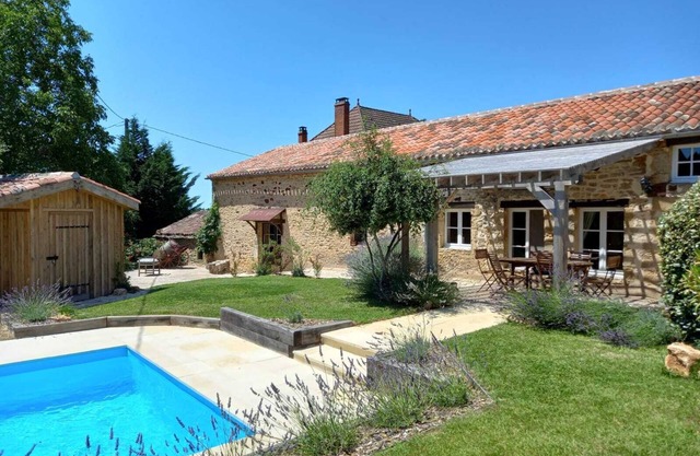 Gîte des Lavandes avec piscine privative