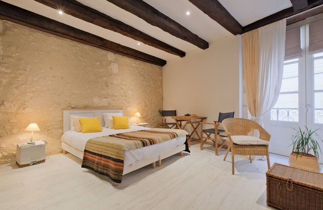 Gîte D’ici et d’Ailleurs – Charme Authentique au Cœur du Centre Historique avec Wi-Fi