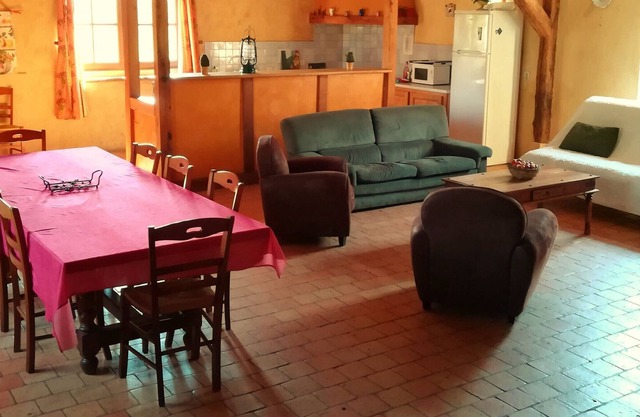 Gîte Fontenay-sur-Vègre, 6 pièces, 12 personnes