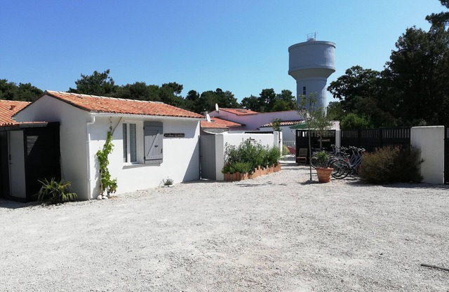 Gite pour 2/4 personnes, une chambre lit double, une chambre mezzanine, patio