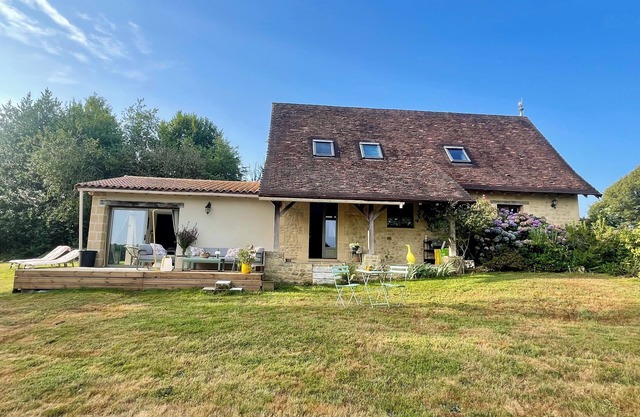 Gite with swimming pool in an old farmhouse. Pets welcome!