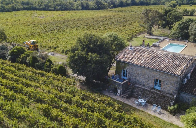 Gîte au milieu des vignes avec piscine, jacuzzi, climatisation