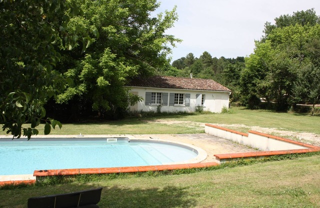 gite au milieu des bois avec piscine chauffée partagée