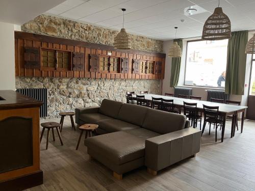 Gite L'auberge - Gite de groupe Au Soleil Jura si Ain -