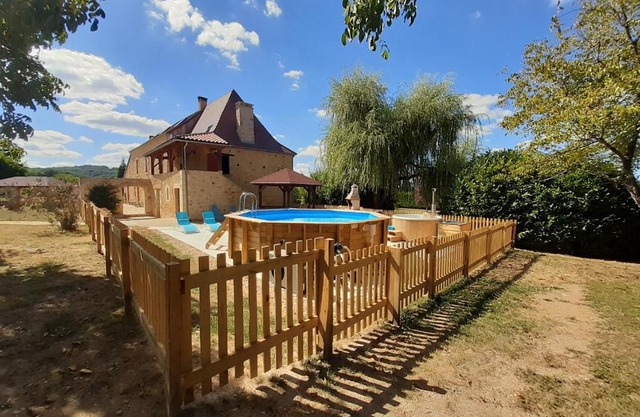 Gite La Périgourdine Domaine BENESTER 4 à 6 personnes