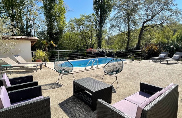Gite Le Chai, loft design et piscine privée au coeur des vignobles