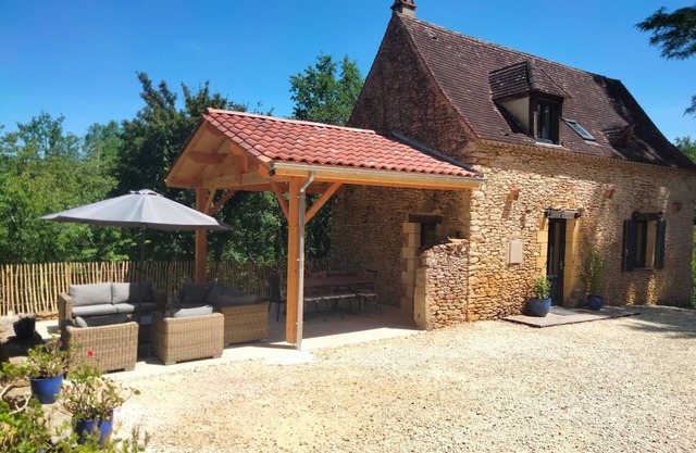 GITE "LES CHEVREUILS" EN PLEINE NATURE, AU COEUR DU PERIGORD NOIR