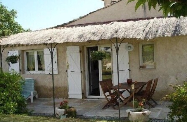 Beau gite manosque calme : GITE LES CIGALES