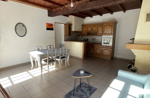 Gîte les trois pierres situé au milieu de vignobles.