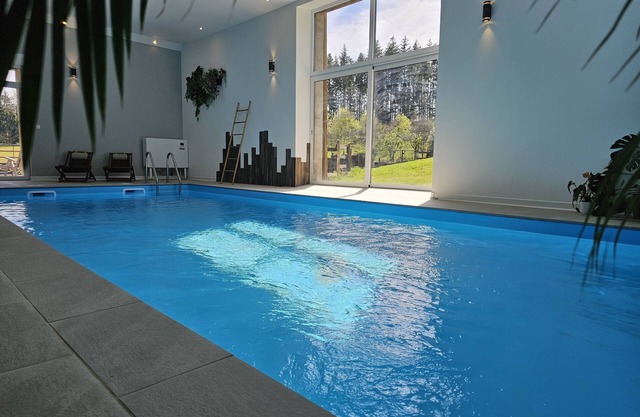 Gîte, piscine intérieure privée chauffée, maison entière. Proche de l'Alsace.
