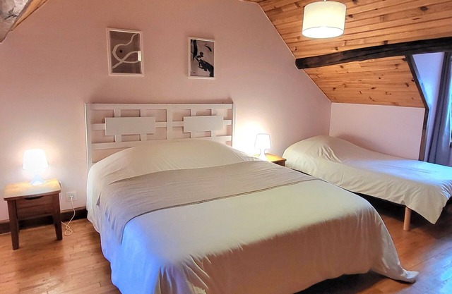 Gîte Rosier sleeps 5 with heated pool