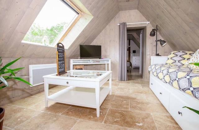 Gite Sennevières, 8 bedrooms, 28 persons
