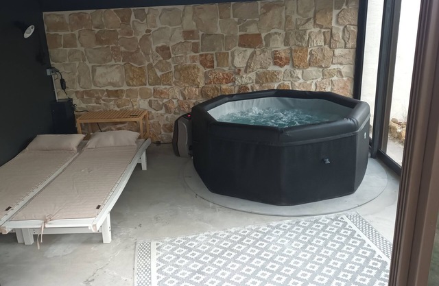 Gite spacieux avec espace spa fermé privatif.