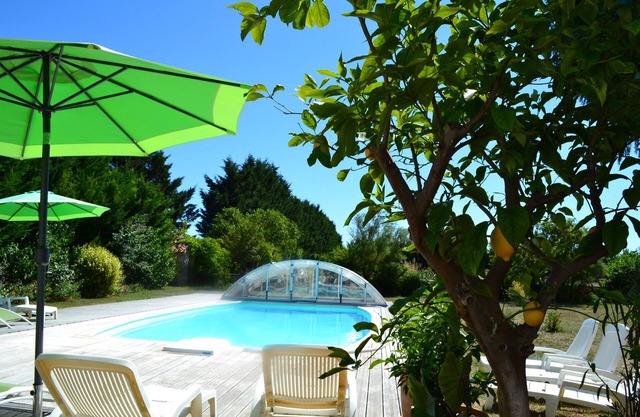 GITE AVEC PISCINE COUVERTE ET CHAUFFEE (3 ETOILES)