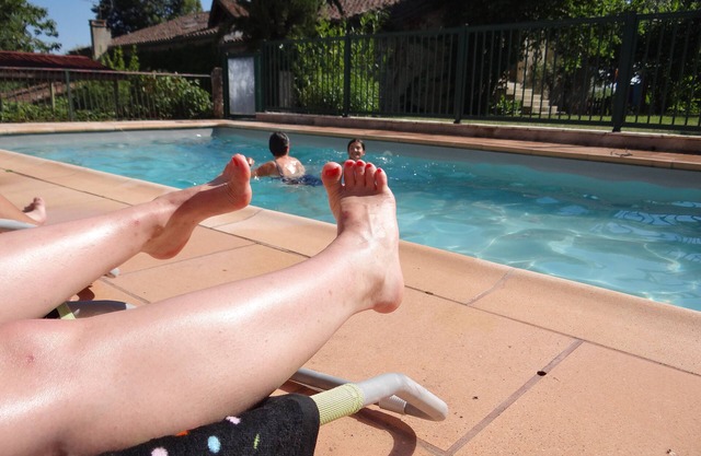 Gîte avec piscine, campagne et wifi 8 personnes et 2 bébés, animaux de la ferme.