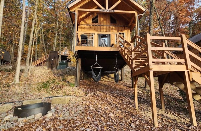 Glacier/Lakeview -Pet Friendly- 4-6 Person Midsize Cabin