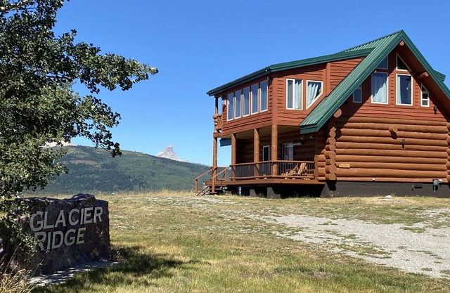 Chalet Home sur Divide Ridge surplombant Glacier Park et St. Mary Lake.