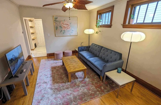 Gladstone Home: Charming 2-Bedroom Stay