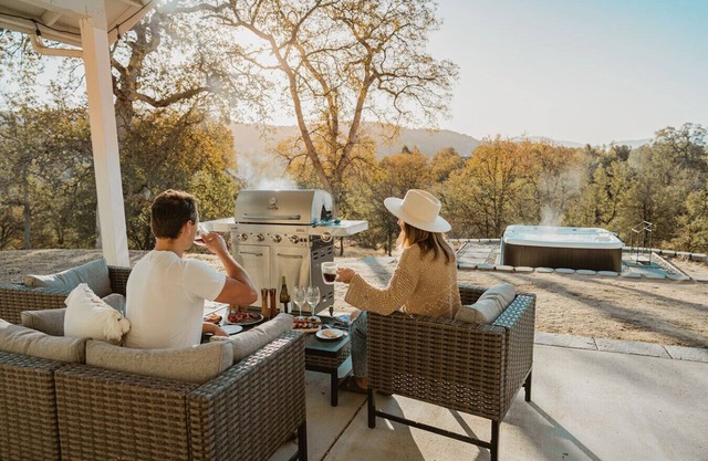 Glamour Mountain Getaway by Casa Oso with spa