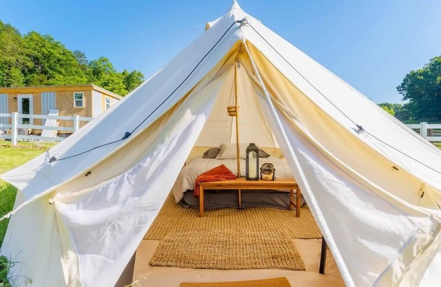 Glamp on Functional Farm w/pool 15min to Chatt!