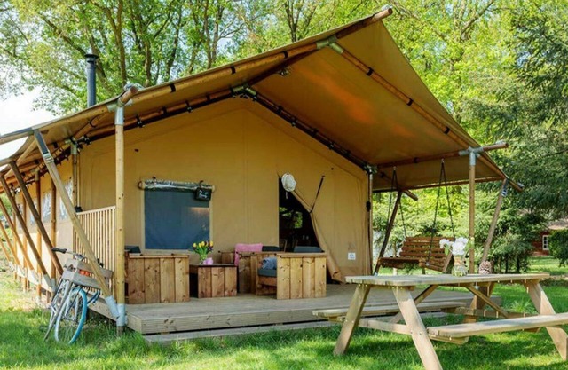 Glamping 6-person safari tent