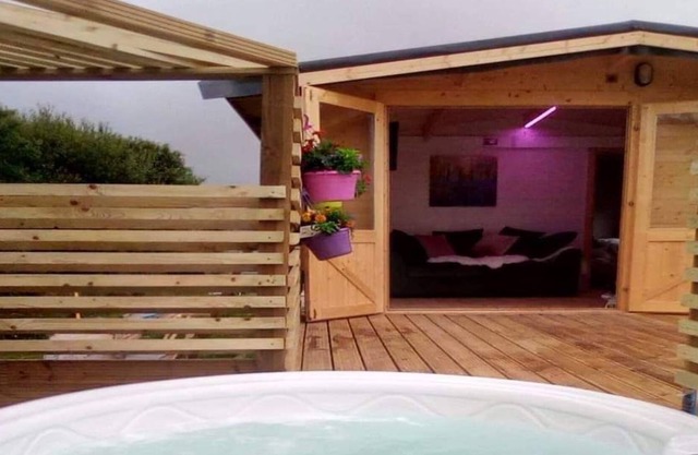 Glamping Cabin on a Small Holding w/ Private Hot Tub