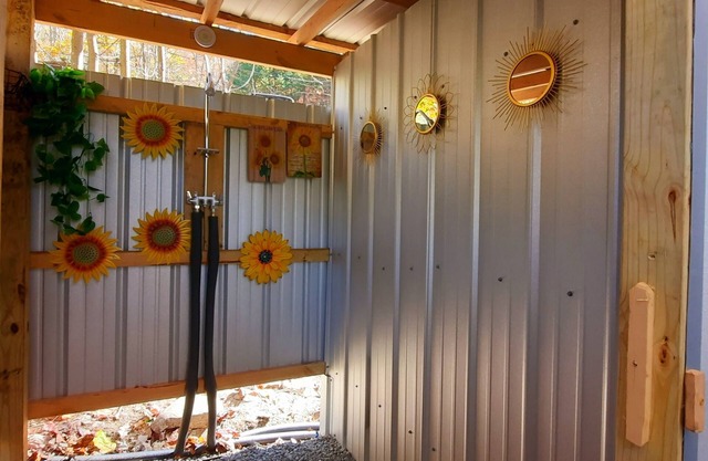 Glamping Cabin the East Tennessee Mountains. Unique experience and off grid!