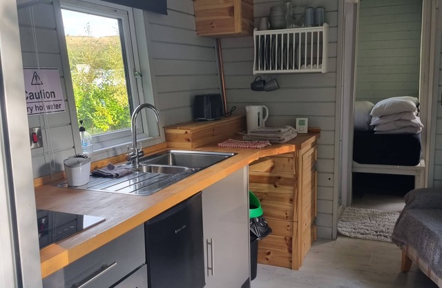 Glamping Hut - Riverside 6