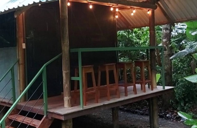 Glamping au bord de la rivière.