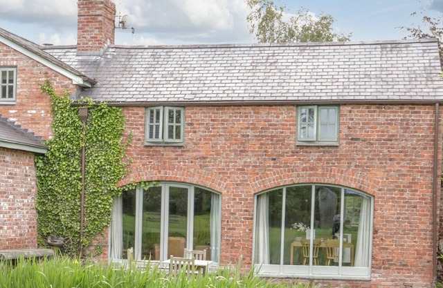 GLAN CLWYD ISA - LE COACH HOUSE, accepte les animaux à Bodfari, Ref 2555