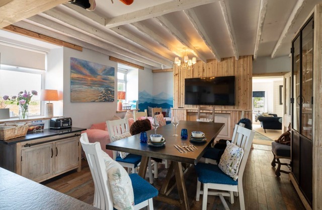 Glanllyn Bach: Superb Anglesey holiday let, Snowdonia views