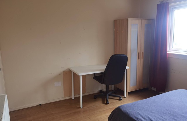 Glasgow Apartment Free Parking