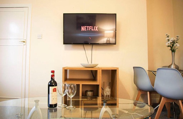 Glasgow- Bright 3bed Flat, Free Street Parking