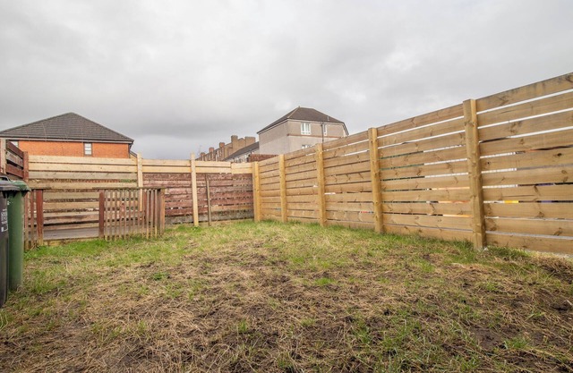 Glasgow, spacious 2 bed house, suitable for family and contractors