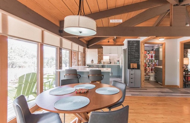 Glass House Elk Rim Pine cabin