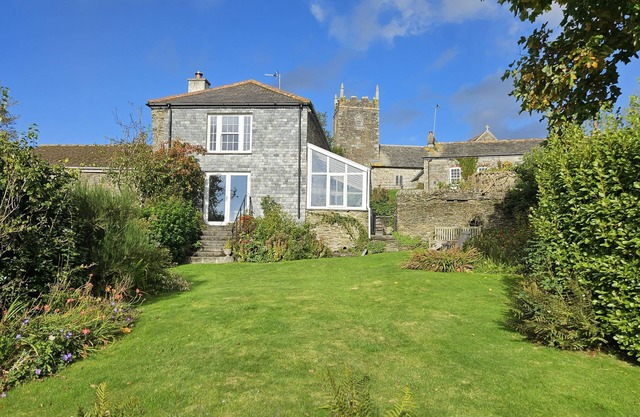 Glebe Barn - a cottage that sleeps 5 guests in 3 bedrooms
