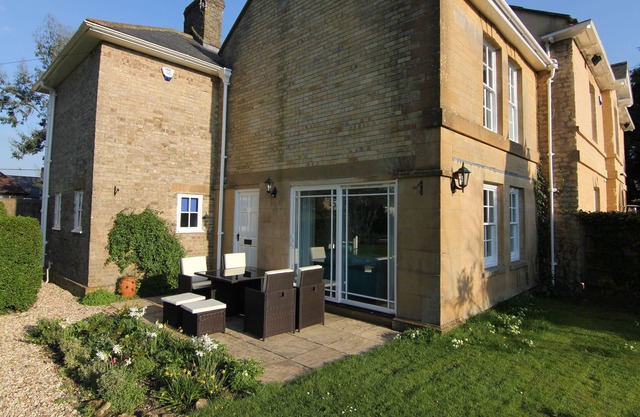 Glebe Cottage fait partie de Manse Manor Hall, qui était officiellement le Vicariat