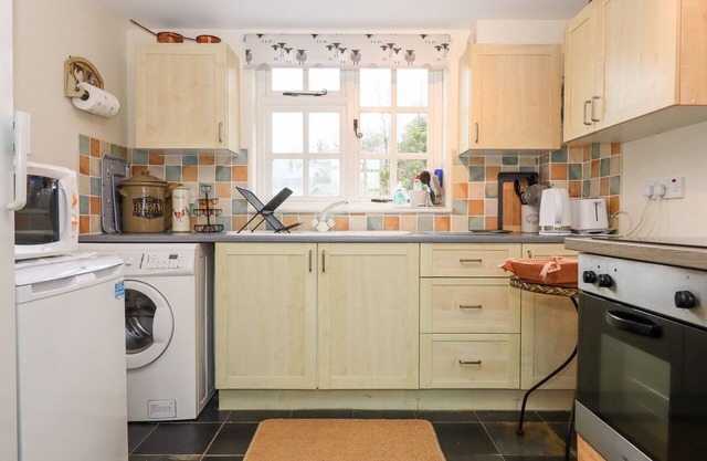 GLEBE FARM COTTAGE, pet friendly, with a garden in Sheepwash
