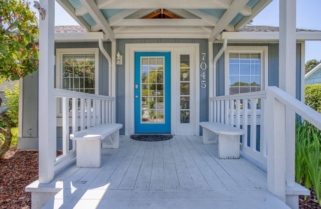 Maison récemment rénovée à Gleneden Beach avec foyer et grande cour clôturée