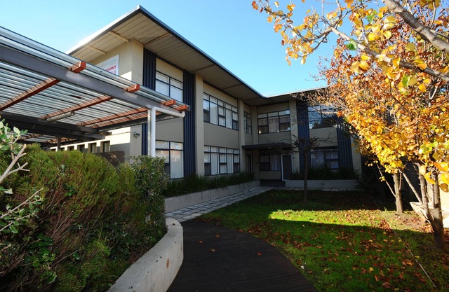 Glenelg Holiday Apartments-Ellis