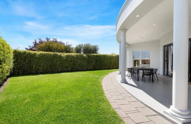 Glenelg North 4 BR Retreat