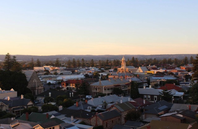 Glenelg - Vue panoramique sur les lumières nocturnes de la ville
