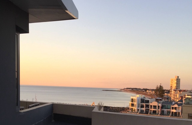 30% de rabais sur le parking gratuit WI-FI ... gratuit au parc Glenelg Beach Park de Juin