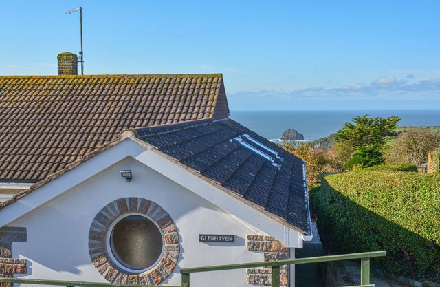 GLENHAVEN, family friendly, character holiday cottage in Tintagel