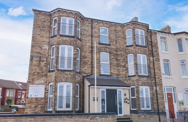 GLENHOLME APARTMENT 5, romantic, country holiday cottage in Redcar