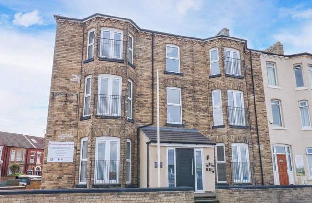 GLENHOLME APARTMENT 6, romantic, country holiday cottage in Redcar