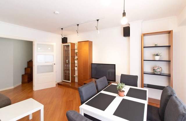 Global Properties: Central 4-bedroom apartment