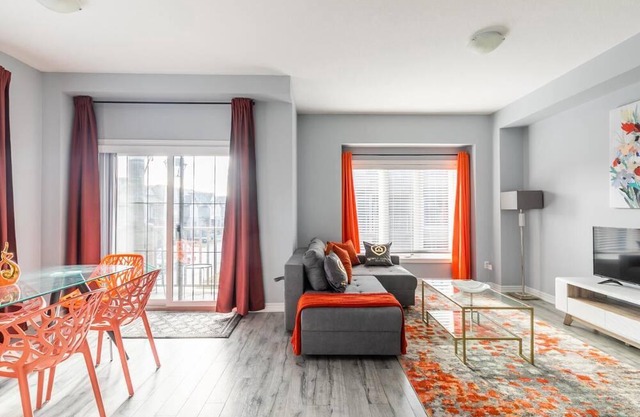 Simply Comfort. Modern 3BR House. Steps to the Beach