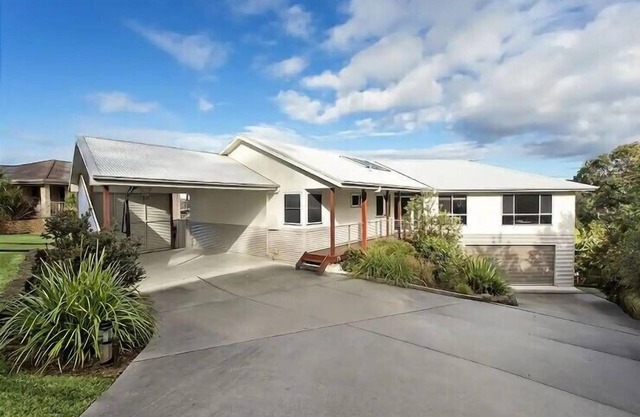 Relax and Escape, Sleeps 9, Walk to Beach
